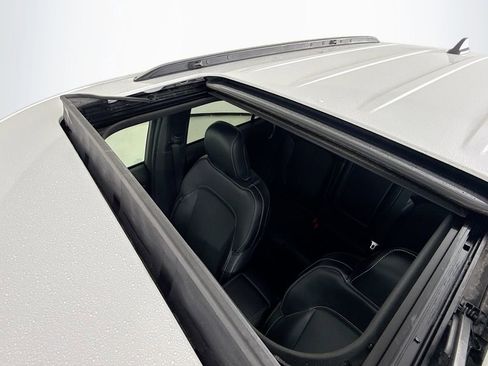 Used 2025 Jeep Grand Cherokee Altitude image 23