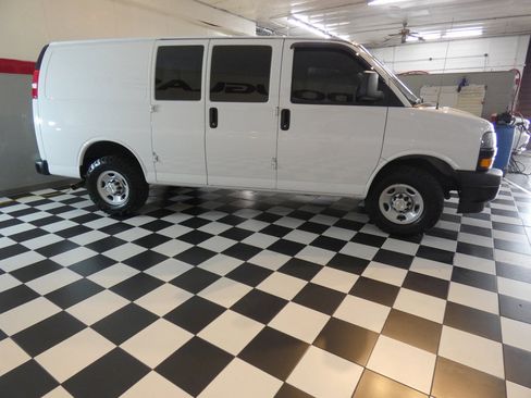 Used 2023 Chevrolet Express 2500 w/ Driver Convenience Package RWD image 4