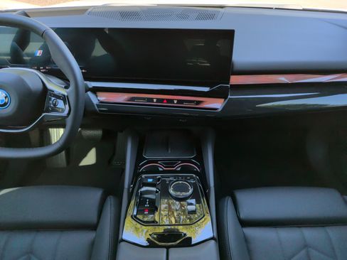 Used 2026 BMW i5 eDrive40 w/ Premium Package RWD image 35