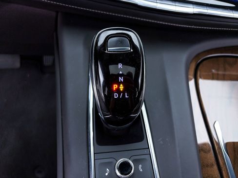 Used 2024 Cadillac Escalade ESV Premium Luxury Platinum AWD/4WD image 30