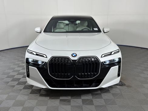 Used 2025 BMW 760i xDrive 760i xDrive w/ Premium Package image 5