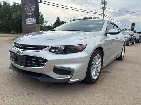 Used 2017 Chevrolet Malibu LT FWD image 1