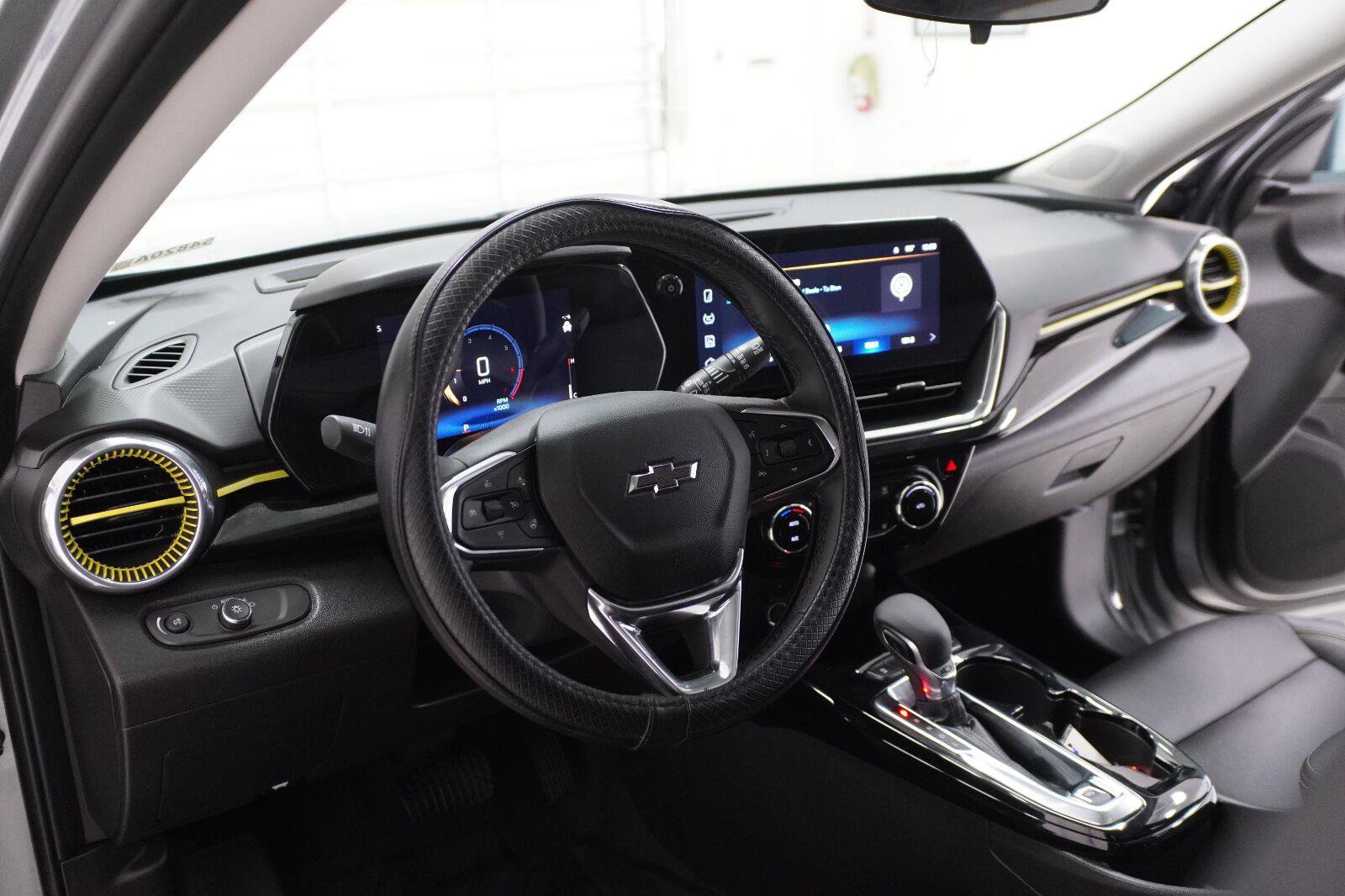 Used 2025 Chevrolet Trax ACTIV w/ Sunroof Package FWD image 8