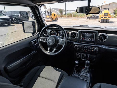 Used 2019 Jeep Wrangler Unlimited Sahara AWD/4WD image 30