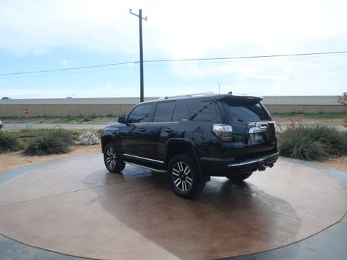 Used 2018 Toyota 4Runner Limited image 4