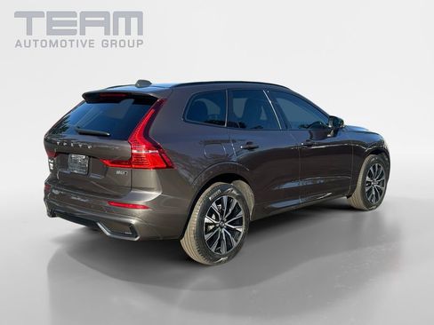 Used 2024 Volvo XC60 B5 Core image 7