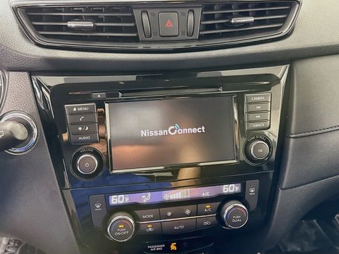 Used 2020 Nissan Rogue SV FWD image 18