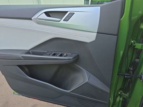 New 2026 Volkswagen Taos SE AWD/4WD image 11