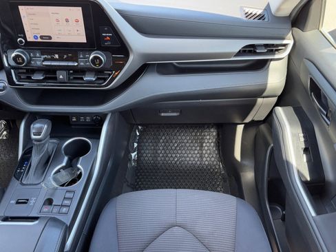 Used 2023 Toyota Highlander LE image 15