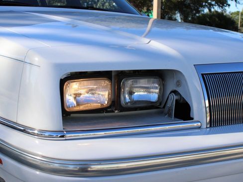 Used 1993 Chrysler New Yorker Fifth Avenue image 40