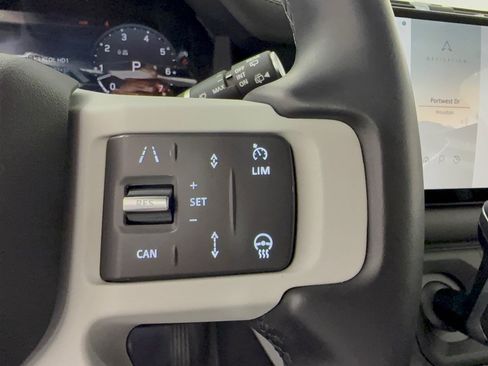 Used 2024 Land Rover Defender 110 SE AWD/4WD image 19