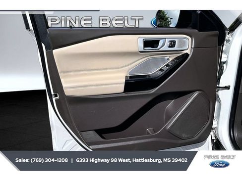 Certified 2022 Ford Explorer Platinum w/ Equipment Group 601A AWD/4WD image 17