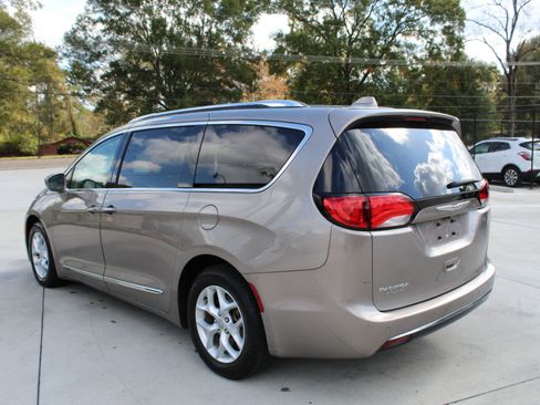 Used 2017 Chrysler Pacifica Touring-L Plus image 22