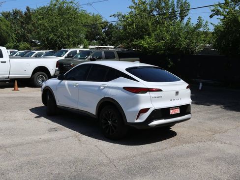 Used 2025 Buick Envista Sport Touring w/ Convenience I Package FWD image 3