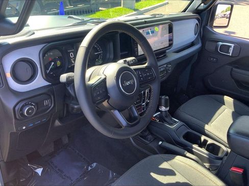 Used 2024 Jeep Wrangler Unlimited AWD/4WD image 17