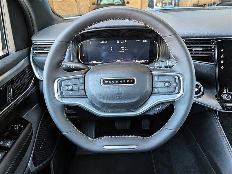 Used 2025 Jeep Wagoneer Series II w/ 8-Passenger Seating Package AWD/4WD image 19