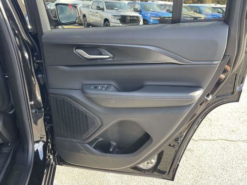 New 2025 Jeep Grand Cherokee Laredo image 18