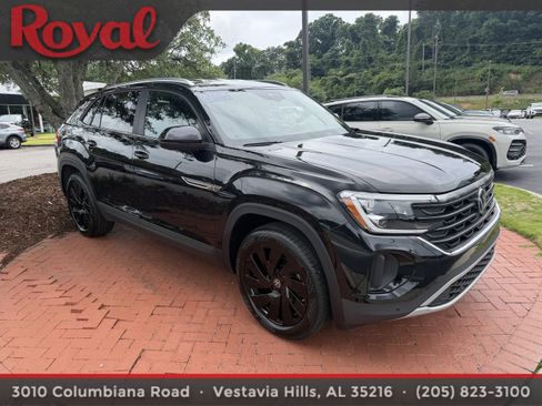 Certified 2025 Volkswagen Atlas Cross Sport SE w/ Black Wheel Package FWD image 3
