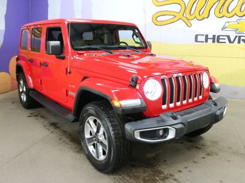 Used 2019 Jeep Wrangler Unlimited Sahara w/ Dual Top Group AWD/4WD image 4