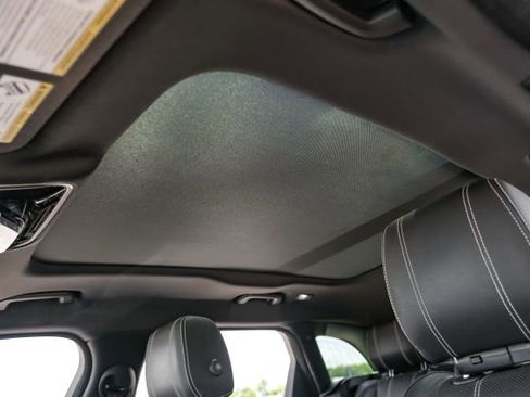 Used 2018 Land Rover Range Rover Velar R-Dynamic SE image 5