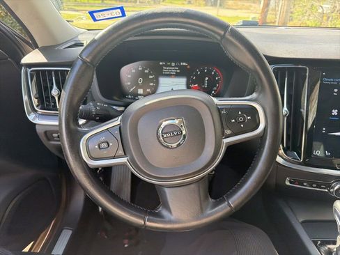Used 2020 Volvo S60 T6 Momentum image 11