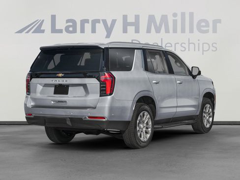 Used 2025 Chevrolet Tahoe LS RWD image 2