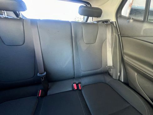 Used 2025 Buick Encore GX Preferred image 37