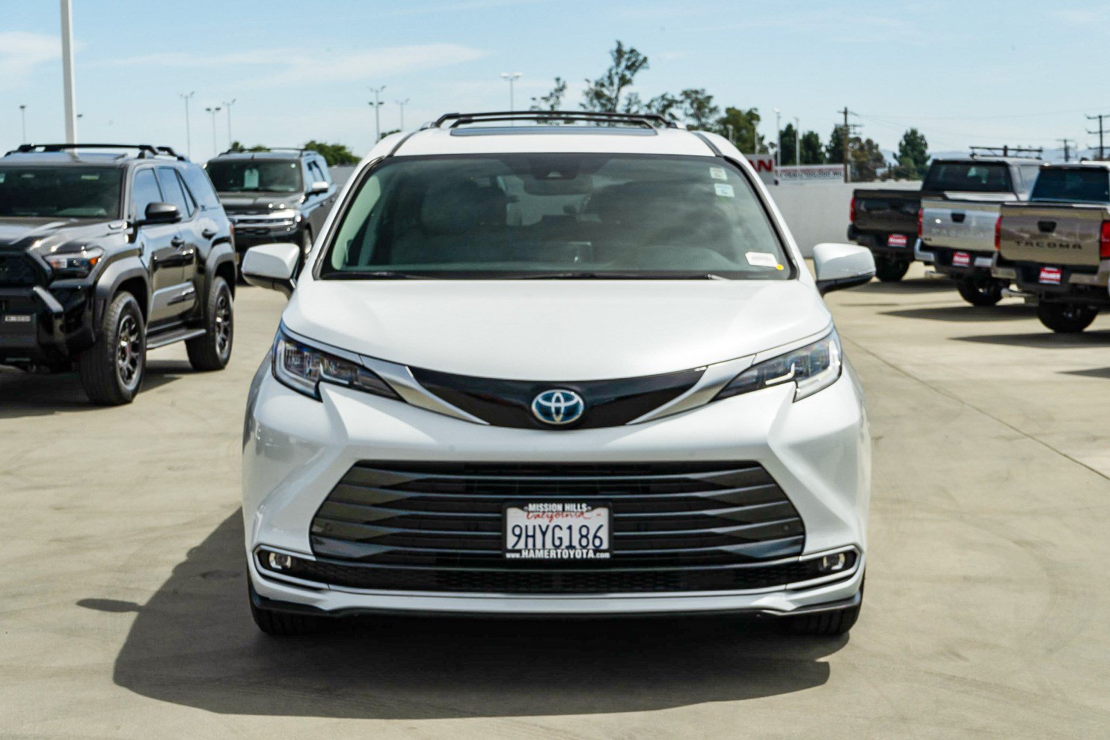 Certified 2023 Toyota Sienna Limited AWD/4WD image 7