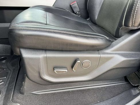 Used 2019 Ford F250 Lariat w/ Lariat Value Package AWD/4WD image 19