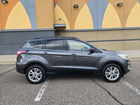 Used 2017 Ford Escape SE w/ Equipment Group 201A image 5