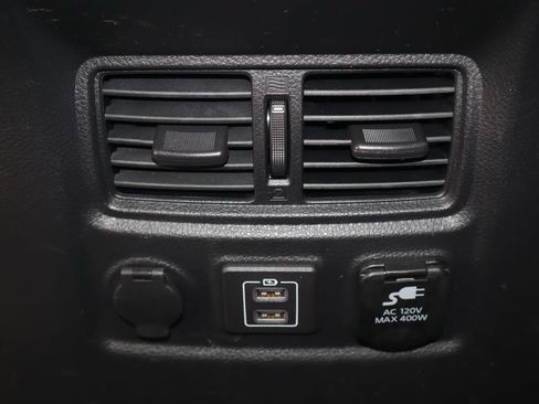 Used 2021 Nissan Titan SV w/ SV Convenience Package AWD/4WD image 33