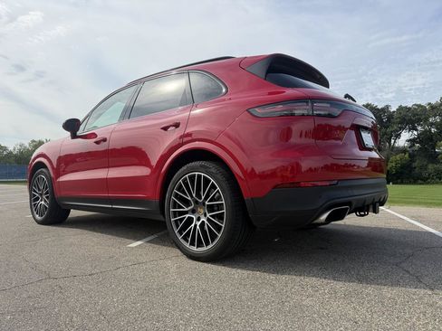Used 2021 Porsche Cayenne AWD/4WD image 11