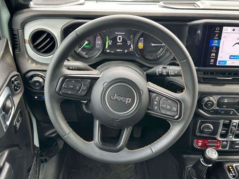 Used 2024 Jeep Wrangler Unlimited AWD/4WD image 12