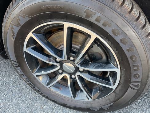 Used 2016 Dodge Grand Caravan SXT w/ UConnect Hands-Free Group FWD image 9