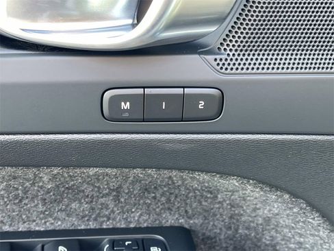 Used 2024 Volvo XC40 Recharge Plus w/ Protection Package Premier image 29