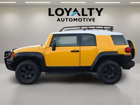 Used 2010 Toyota FJ Cruiser 4WD image 2