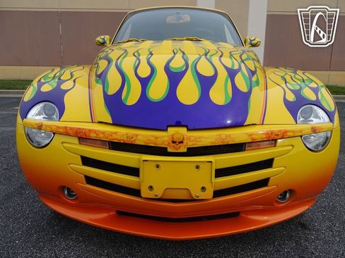 Used 2004 Chevrolet SSR w/ Preferred Equipment Group image 25