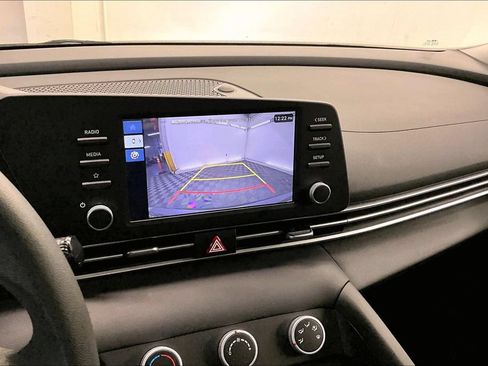 Used 2025 Hyundai Elantra SE FWD image 20