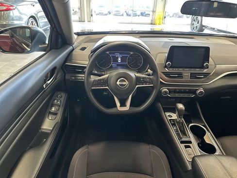 Used 2024 Nissan Altima 2.5 SV AWD/4WD image 2