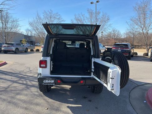 Used 2024 Jeep Wrangler Unlimited image 6