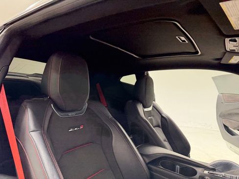 Used 2018 Chevrolet Camaro ZL1 RWD image 21