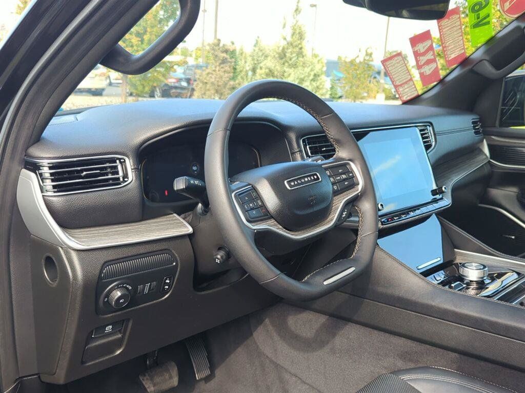 Used 2024 Jeep Wagoneer L Series II w/ Premium Group I AWD/4WD image 13