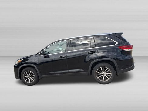 Used 2019 Toyota Highlander XLE AWD/4WD image 7