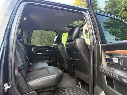 Used 2019 RAM 1500 Laramie AWD/4WD image 27