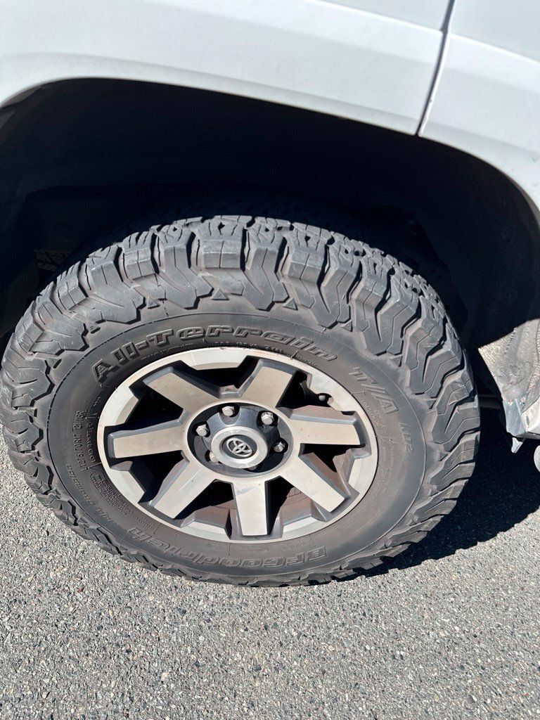 Used 2021 Toyota 4Runner TRD Off-Road Premium w/ Moonroof Package AWD/4WD image 6