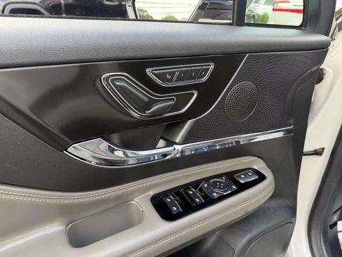 Used 2023 Lincoln Corsair AWD w/ Equipment Group 101A image 18