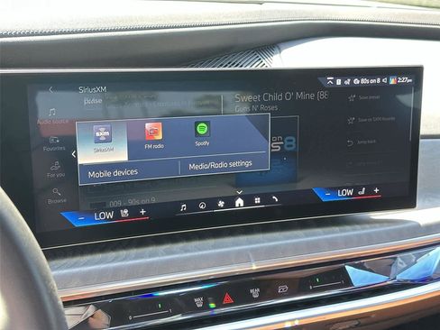 Used 2025 BMW i7 eDrive50 w/ Premium Package RWD image 16