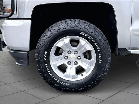 Used 2018 Chevrolet Silverado 1500 LT w/ Texas Edition image 10