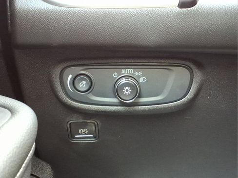 Used 2024 GMC Terrain SLE FWD image 18