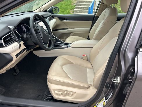 Used 2020 Toyota Camry XLE w/ Navigation Package image 6